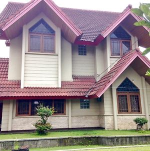 Villa Nuansa Alam Lembang Exterior photo