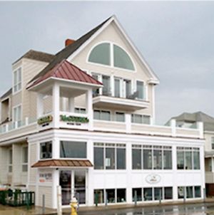 Mcguirk'S Ocean View Hotel & Cottages Hampton Exterior photo