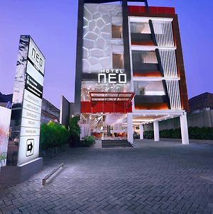 Hotel Neo Gubeng By Aston Surabaya Exterior photo