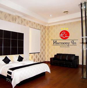 Hotel Harmony In Pontianak Exterior photo