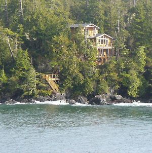 Reef Point Oceanfront Bed And Breakfast Ucluelet Exterior photo