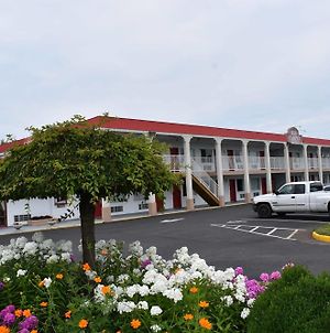 Red Carpet Inn And Suites Culpeper Exterior photo
