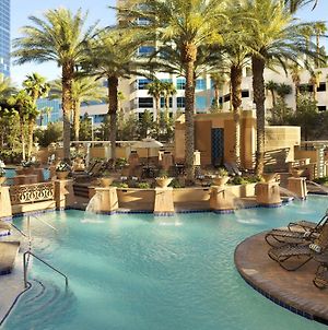 Hilton Grand Vacations Club On The Las Vegas Strip Hotel Exterior photo
