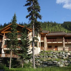 The Pinnacle Lodge Sun Peaks Exterior photo