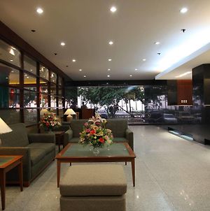 Sunny Bay Suites Manila Exterior photo