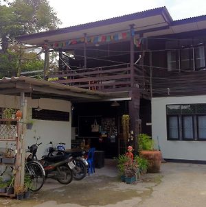 Wood'N Nail Homestay Chiang Mai Exterior photo