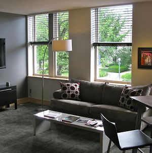 Suites At 118 Bloomington Exterior photo