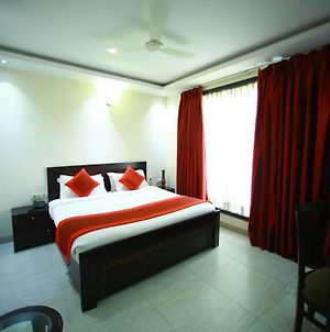 Oyo 6796 Retreat Suites Inn Gurgaon Exterior photo