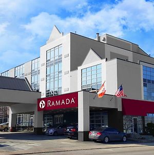 Ramada By Wyndham Niagara Falls By The River Hotel Exterior photo