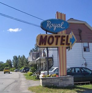 Motel Royal Cabano Exterior photo