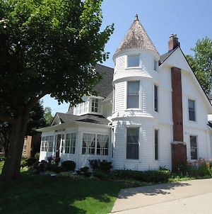 Absolute Elegance Bed And Breakfast Niagara Falls Exterior photo