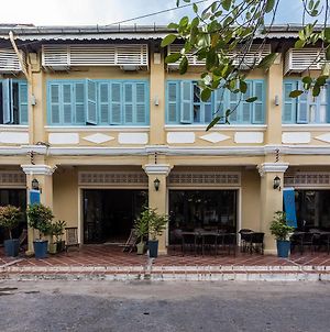 The Columns Hotel Kampot Exterior photo