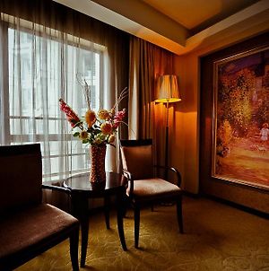 Howard Johnson All Suites Shanghai Exterior photo