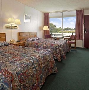 Knights Inn Fort Smith Airport Room photo
