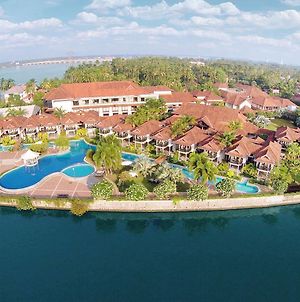 Ramada Resort By Wyndham Kochi Exterior photo