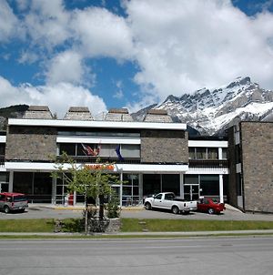 Banff Voyager Inn Exterior photo