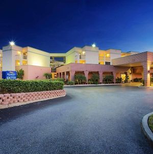 Baymont Inn & Suites Near Busch Gardens Tampa Exterior photo