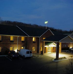 Mountain Inn & Suites Airport - Hendersonville Exterior photo