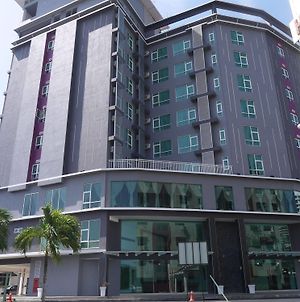 Midcity Hotel Melaka Exterior photo