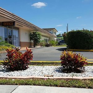 Parkway Inn Airport Motel Miami Miami Springs Exterior photo