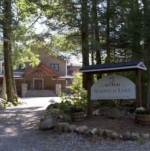 The Retreat At Norwich Lake Villa Huntington Exterior photo