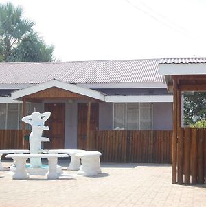 Maduo Lodge Maun Exterior photo