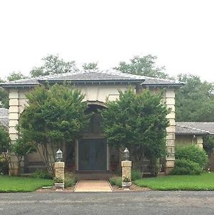 Live Oaks Bed And Breakfast Uvalde Exterior photo