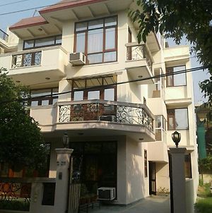 Pamposh Guest House, Gurgaon Exterior photo