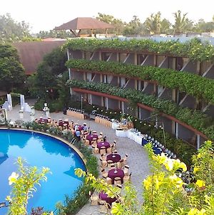 Uday Suites - The Airport Hotel Thiruvananthapuram Exterior photo