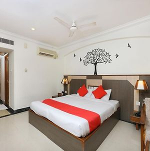 Oyo 1081 Hotel Sindhu International Tirupati Exterior photo