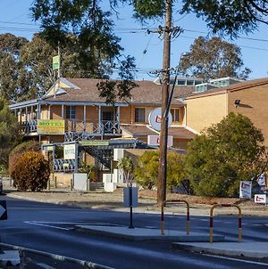 Aussie Settler Motel Queanbeyan Exterior photo