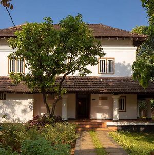 Kunnampath Heritage Nalukettu Villa Thrissur Exterior photo