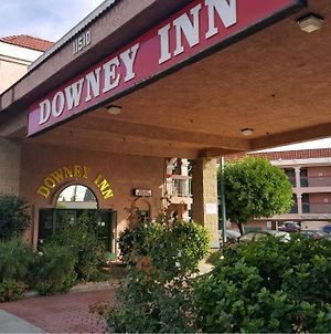 Downey Inn Luxury Suites Exterior photo