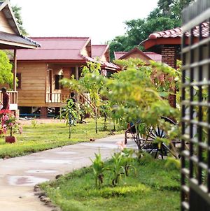 The Hidden Oasis Bungalows Hotel Kampot Exterior photo