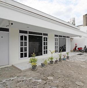 Reddoorz Near Terminal Tirtonadi Hotel Surakarta  Exterior photo