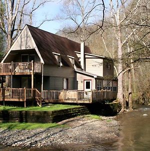 Brook Trout Chalet, 2 Bedrooms, Sleeps 9, On The Water Sevierville Exterior photo