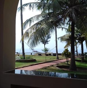 Seashore Beach Resort Varkala Exterior photo