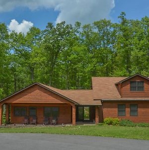 Grey Wolf Three-Bedroom Holiday Home McHenry Exterior photo