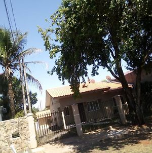 Casa Aconchegante No Centro De Foz Do Iguacu Villa Exterior photo