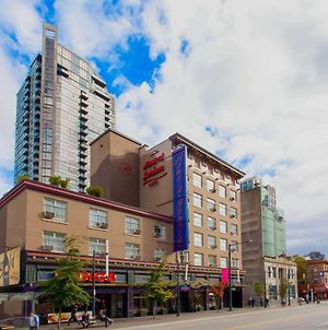 Howard Johnson By Wyndham Vancouver Downtown Hotel Exterior photo