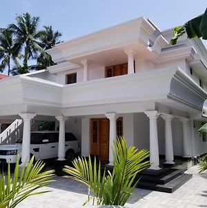 Luxury Villas Of Guruvayur Exterior photo