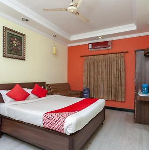 Oyo 10807 Hotel Auro Pondicherry Exterior photo
