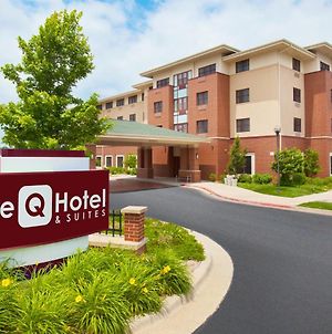 The Q Hotel & Suites Springfield Exterior photo