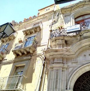 Palazzo Aprile Hotel Caltagirone Exterior photo