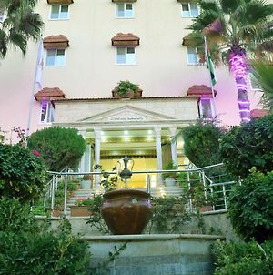 Amra Palace International Hotel Wadi Musa Exterior photo