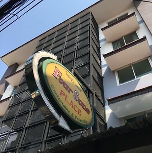 Four Sons Inn Bangkok Exterior photo