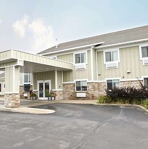 Grandstay Hotel And Suites Perham Exterior photo