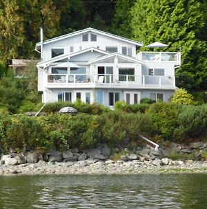 Beach House Bed & Breakfast Fulford Harbour Exterior photo