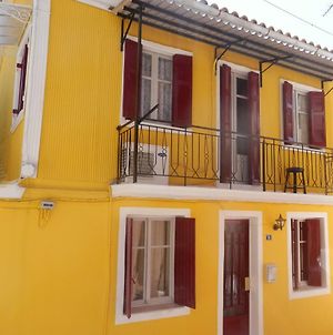 Yellow House Apartment Lefkada Island Exterior photo