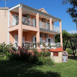 Giokos Apartment Agios Matthaios  Exterior photo